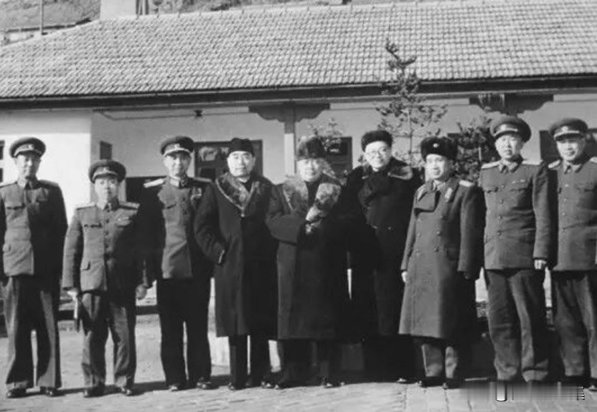 【开国功臣图片故事248】
1958年2月，周恩来率中国政府代表团访问朝鲜。在中