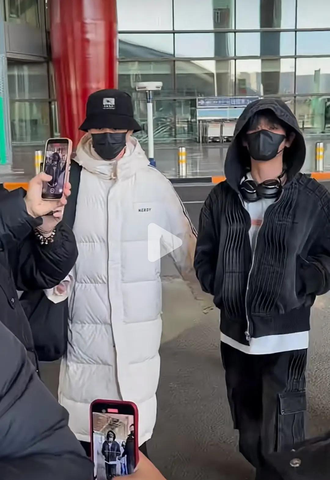 丞磊和助理同框又被讨了 