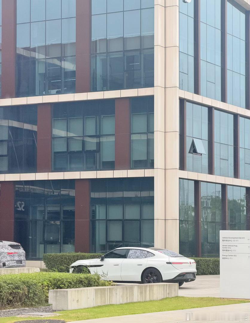 与众旗舰轿车！真大！ 