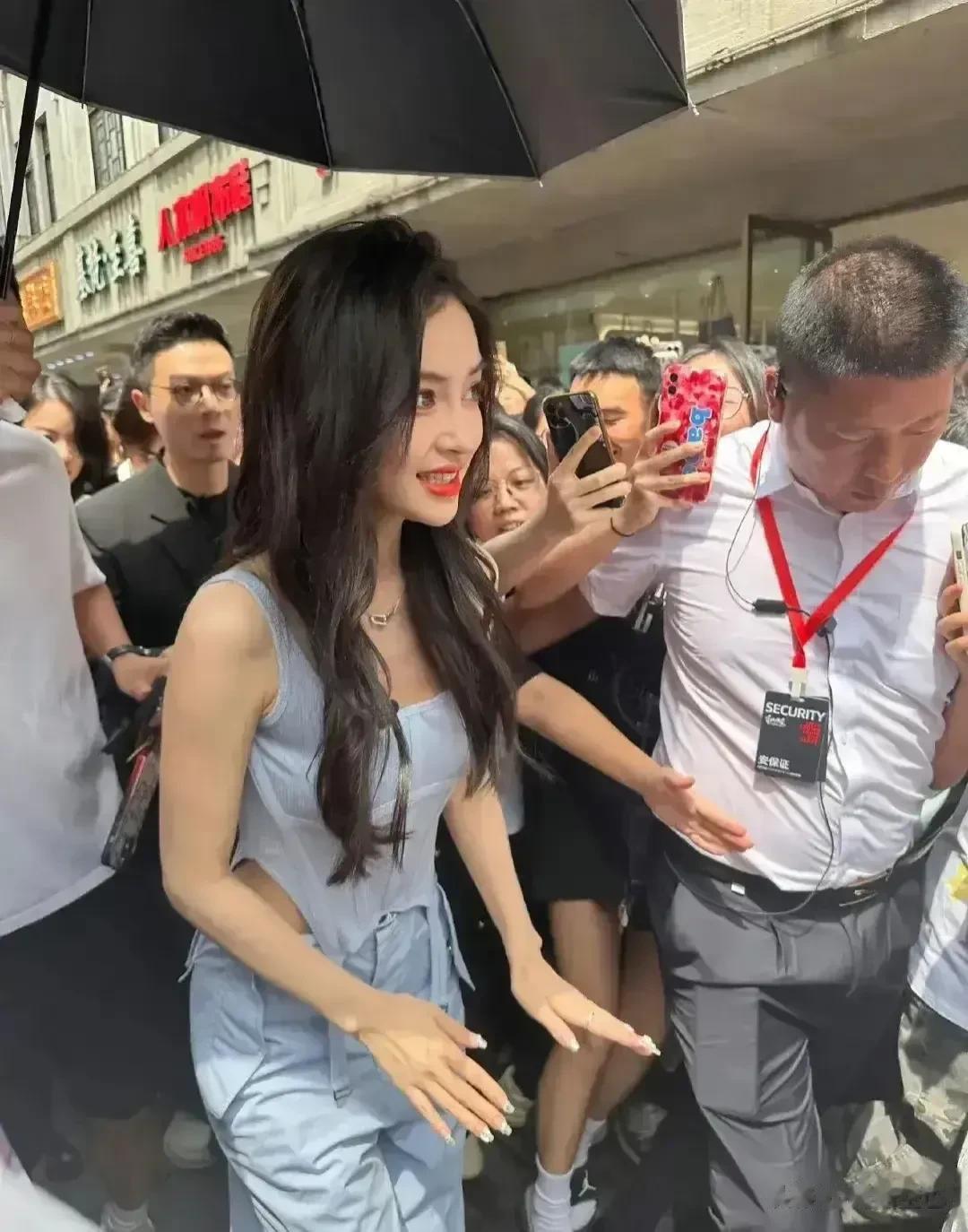 杨颖真的是太漂亮太耐看了，感觉离婚后反而更加年轻、更加有活力了！

杨颖是一位备