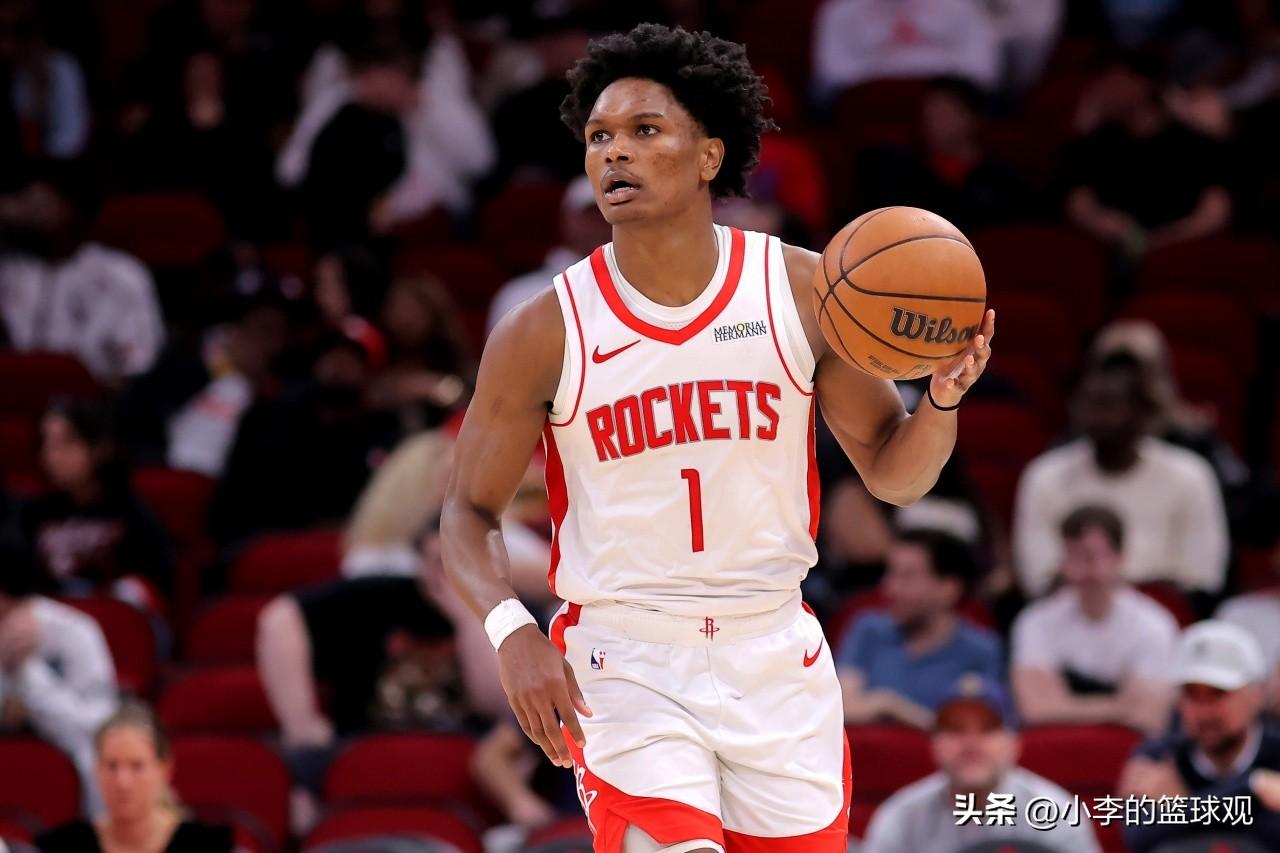 火箭半场落后马刺两位数，全队都挺想赢，但是马刺整体实力太出色，就是打不过。
乌杜