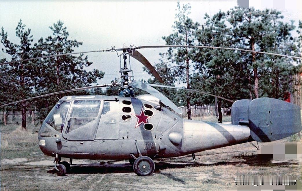 苏联军事工业首款量产的舰载直升机是卡-15，这种直升机于1956年开始生产，累计