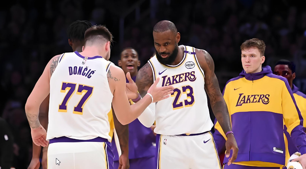 北京时间4月25日，NBA季后赛首轮G3：湖人客场力克火箭，3-0夺赛点核心伤缺