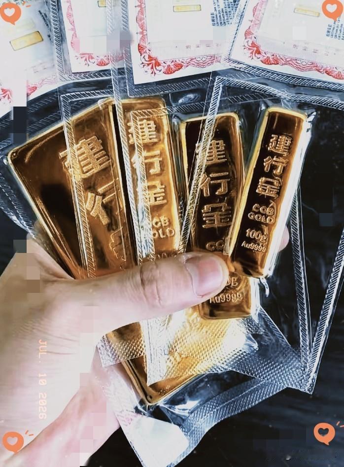 我有个做黄金回收的朋友掏心窝子跟我说，现在的金价行情下，你手里要是有超过100克