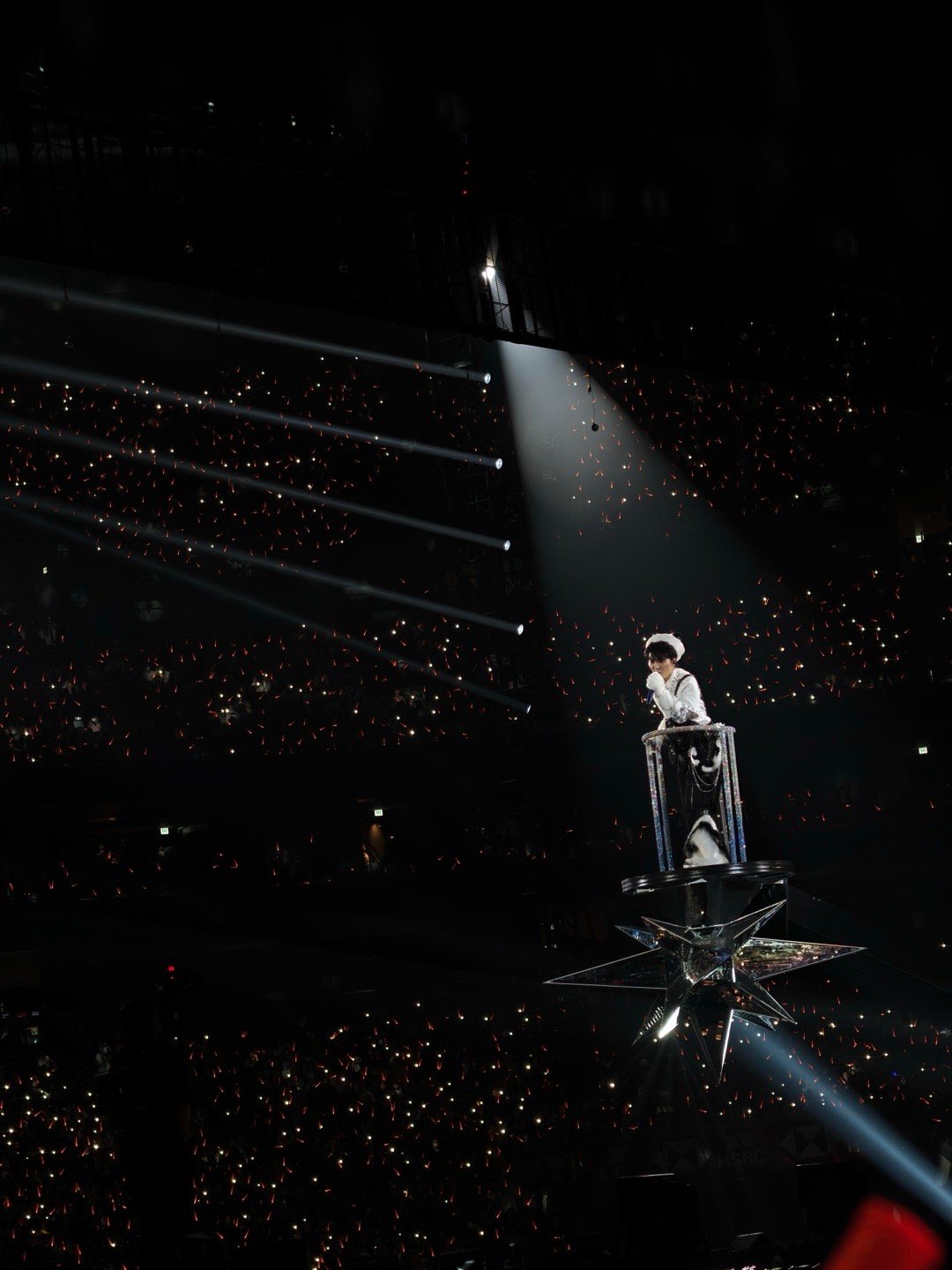 周深在评论区当客服 真的被周深狠狠戳中！贴心回复粉丝、温柔叮嘱大家照顾好自己，双