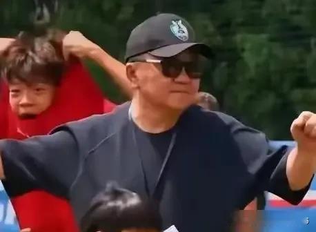 自掏5400万的董路，原来身家数十亿。开500万的劳斯莱斯，住10万一平的豪宅，