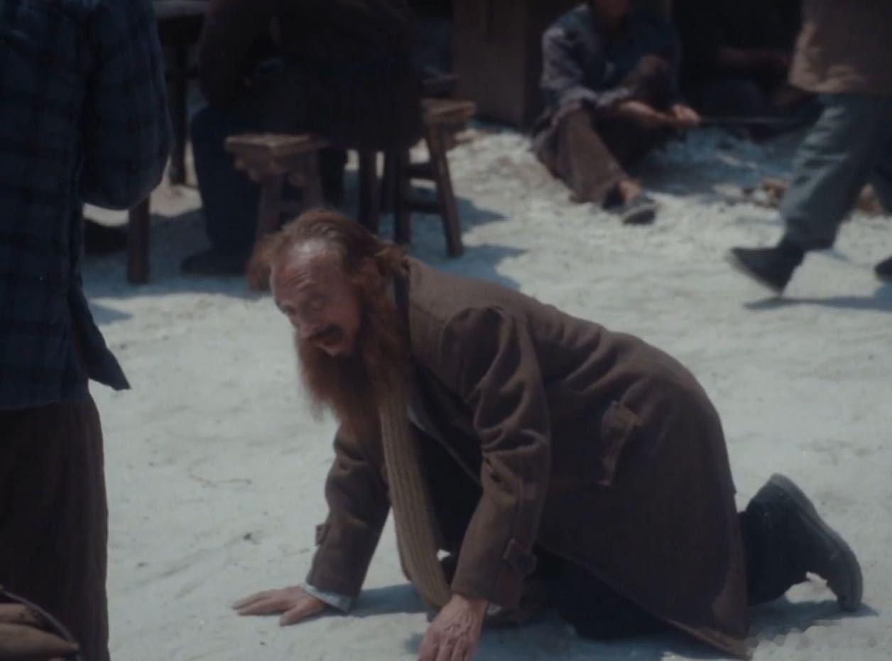 历史知道这剧拍得有多真实 不是演绎是揭伤疤！《反人类暴行》用冷灰镜头与细节，让黑