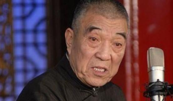 郭德纲说道:“皇上没了叫驾崩，和尚没了叫圆寂，英雄没了叫牺牲。”主持人反问：“那