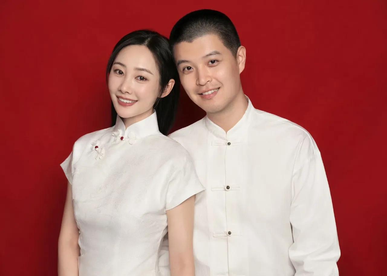 10月2日，李纯马頔官宣领证结婚！

很早他俩就爆出来恋爱了吧！之前综艺里马頔还