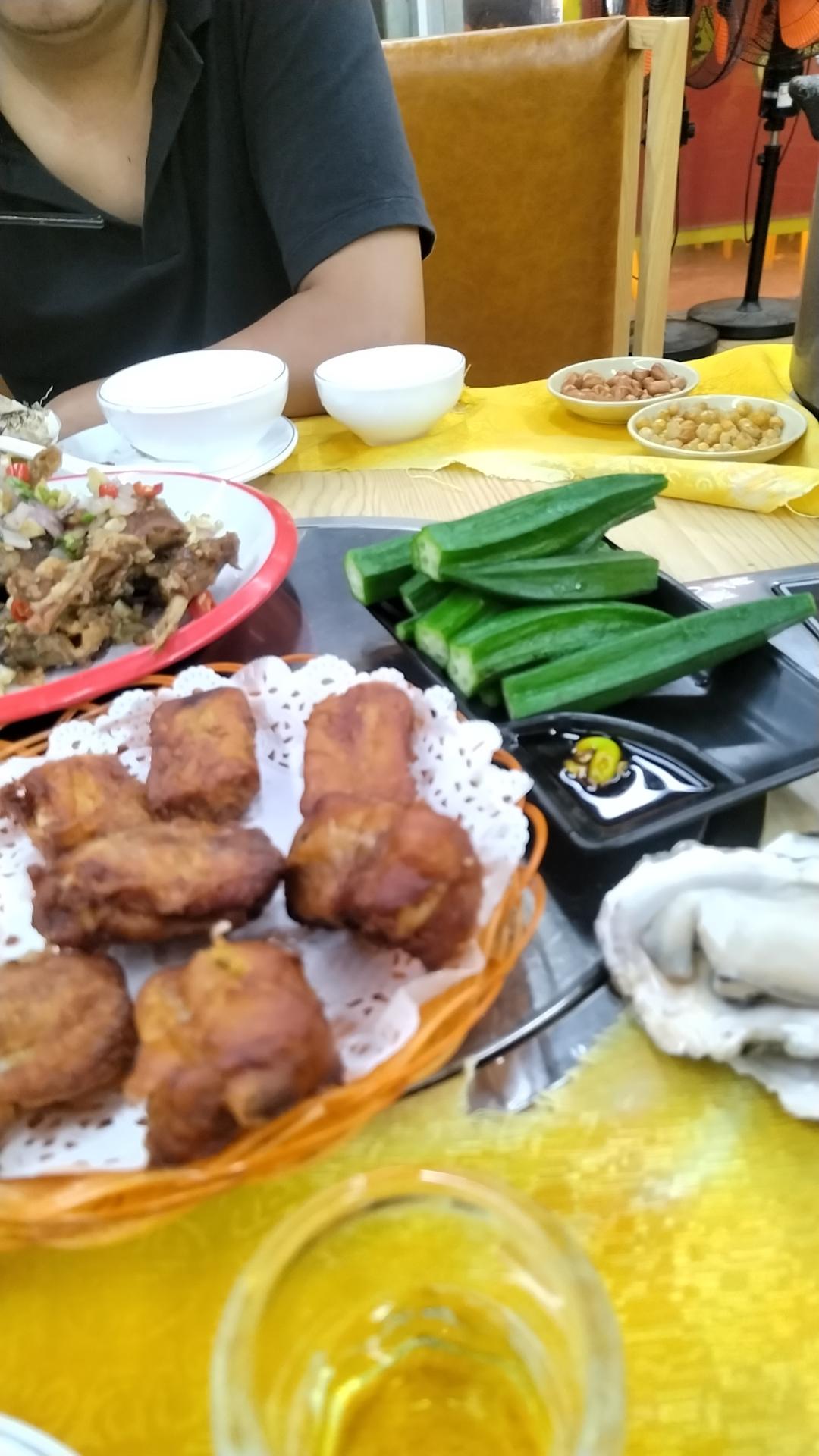 别人在背后说你什么，真的没那么重要。你过得好不好，开不开心，只有你自己最清楚。那