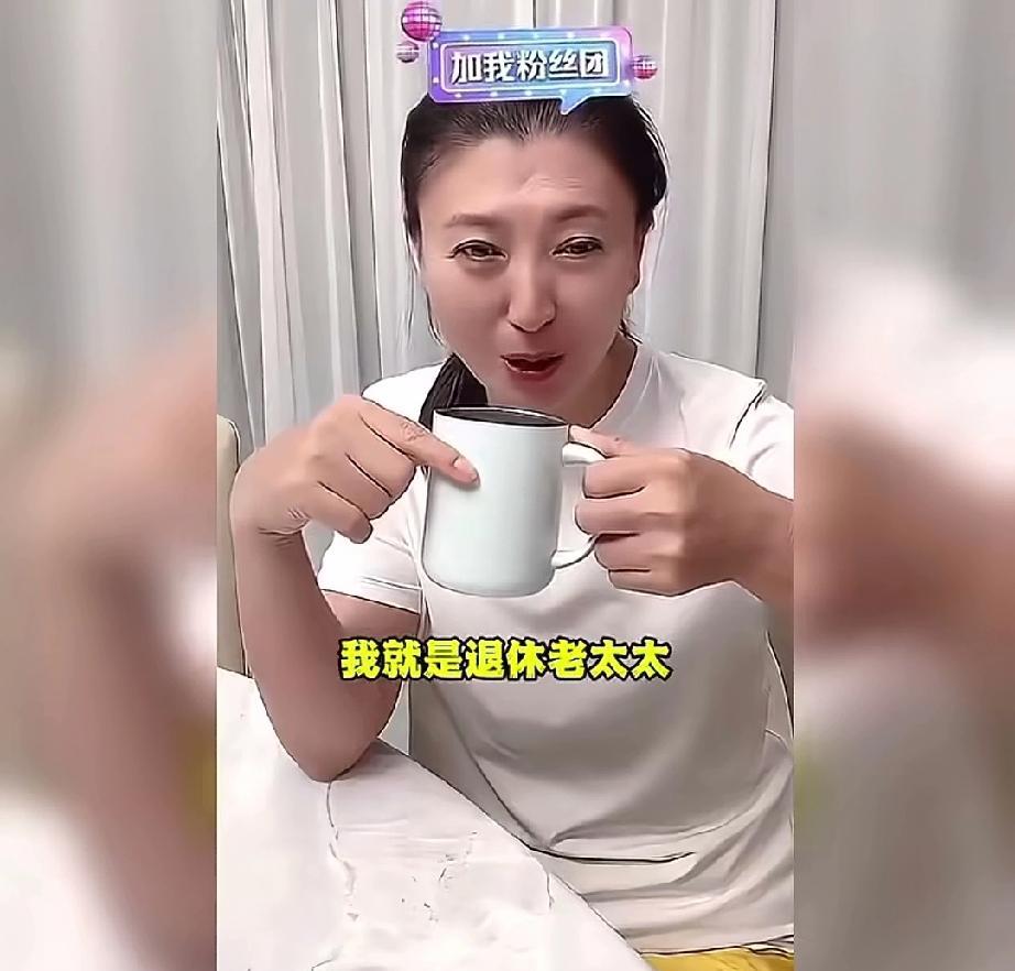 66岁的闫学晶亲口承认，没戏拍了。
这简直是晴天霹雳！
想当年，闫学晶这个名字就