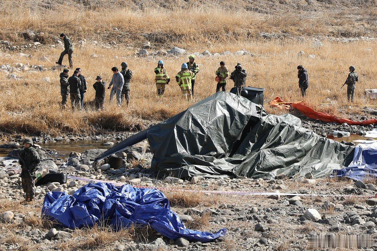 今天（星期一），一架韩国美制AH-1S（眼镜蛇）军用直升机在京畿道北道加平郡进行