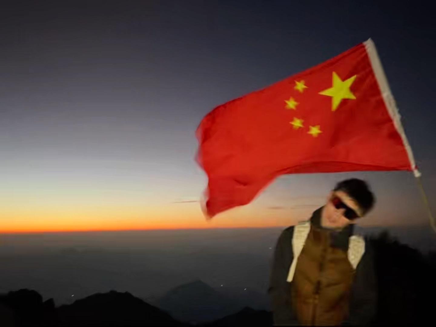 看看花怎么开 水怎么流 太阳怎么升起的 2025的爬山KPI在西山的晚...