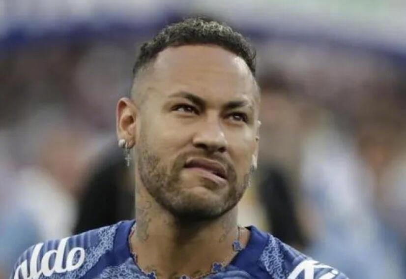 内马尔在最近几周成为了焦点人物，他在桑托斯的表现并不理想，甚至落选了安切洛蒂的国