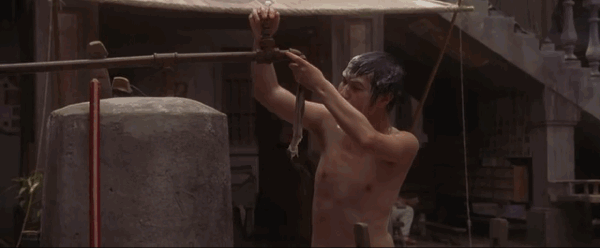 #周星驰的电影里是人生# 每当心情低落时，我都会看一部周星驰的电影，他的幽默总能