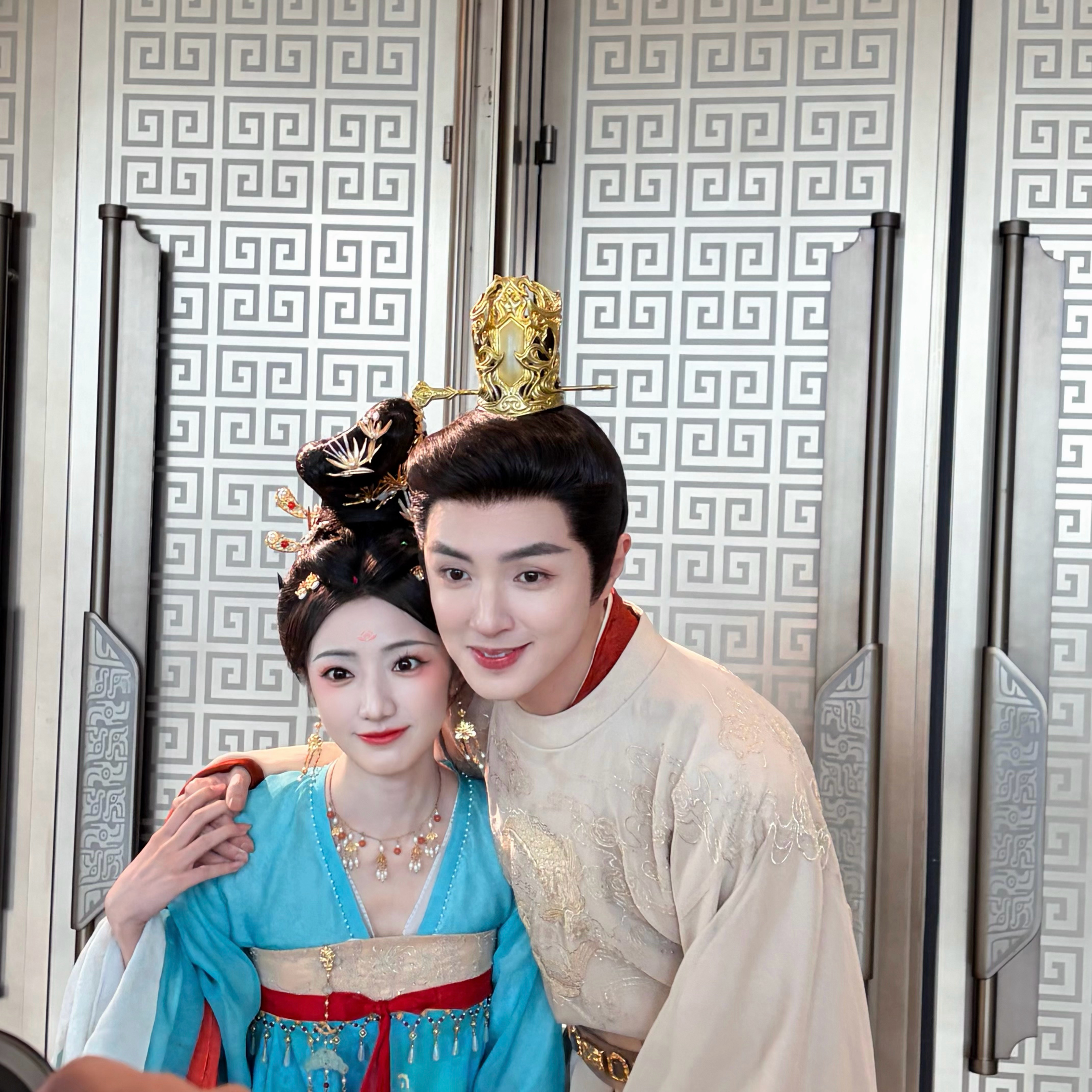 官鸿盛世天下盛世天下女帝篇好巧 这么漂亮的脸蛋竟然有2张 😍😍 