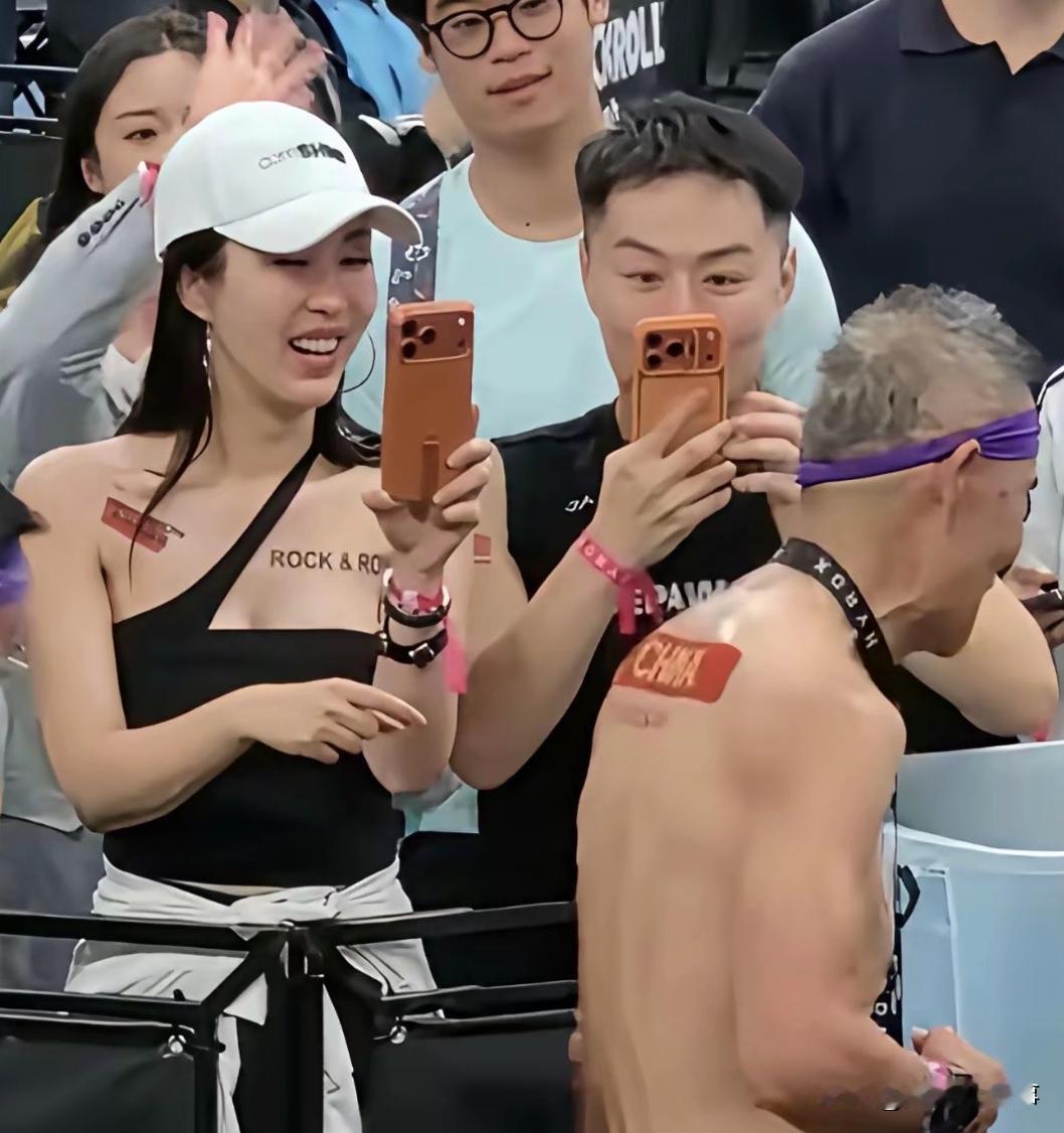 特别想知道，田总和这个黑衣男什么关系？这俩人看起来更登对呀，老王不会是王宝强吧？