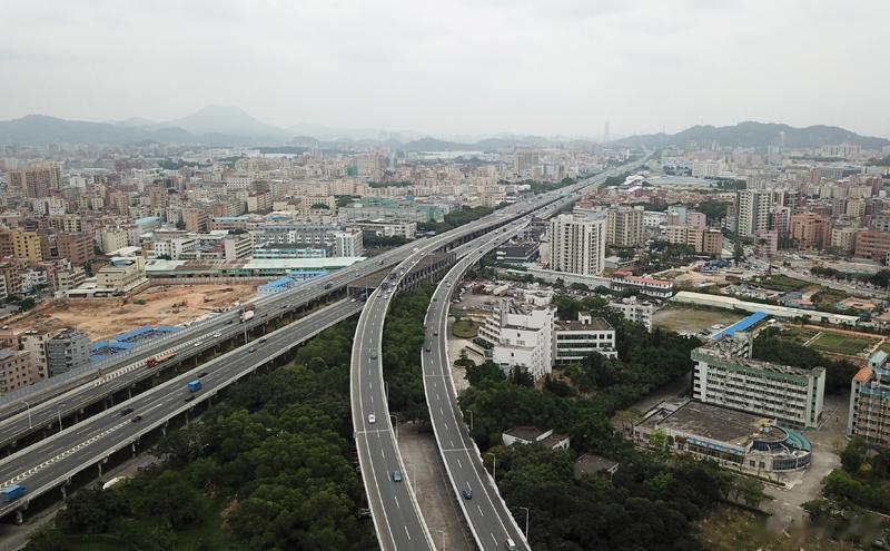 【广深高速将改扩建！部分路段变8至12车道，收费期限或延长】全长122.8公里，