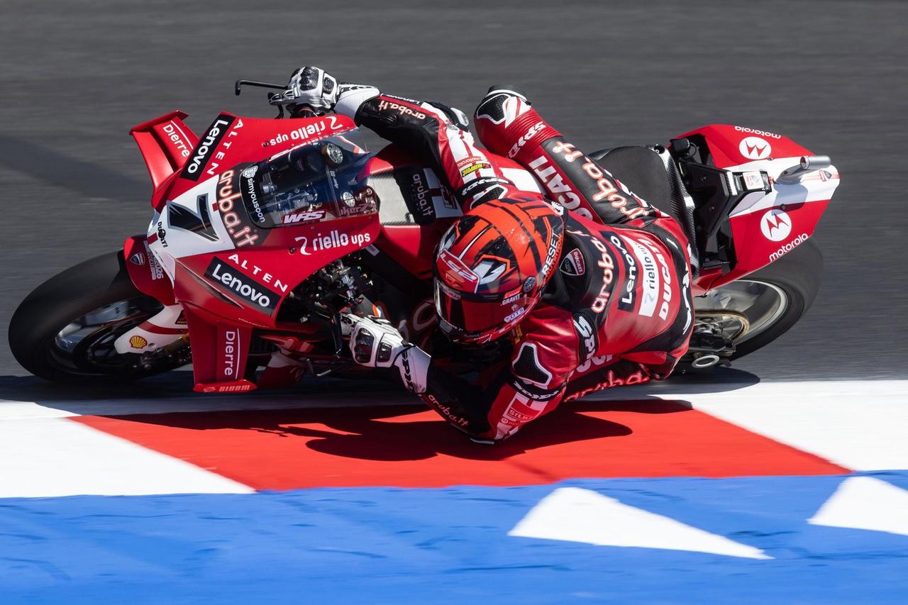 WSBK法国站，我觉得值得盯的其实是Lecuona。他现在358分，落后Bule