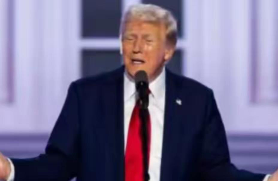 特朗普曾经在采访时表示：如果中方武统台湾，那么美国将会毫不犹豫的对北京进行轰炸，