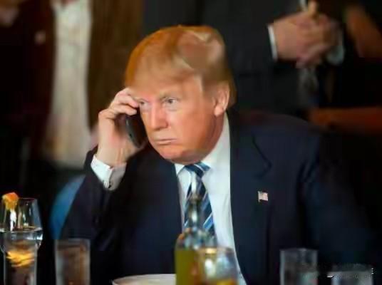 老夫和特朗普一个样，你看了可别讽刺我——
 
特朗普极度喜欢、重度依赖发推特，被