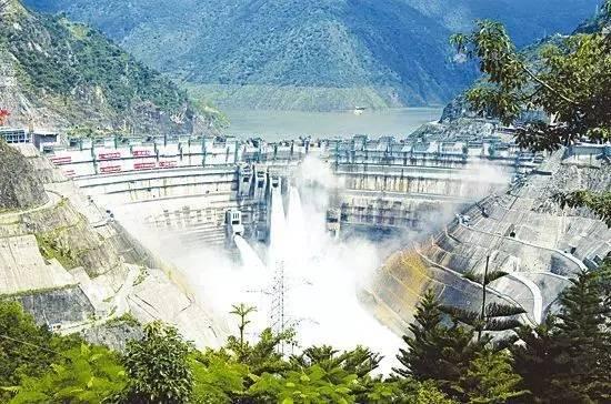 全国现代化水网建设正在全面提速，上半年各地大批水利项目加紧落地，水利投资保持高位