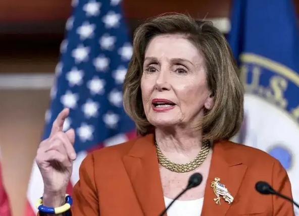 佩洛西哀叹“美国要完了”！美国政坛那位85岁的老太太佩洛西，又向特朗普“开炮”了