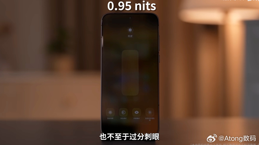 看完iQOO Neo11至尊版的屏幕实测，结论都是高度一致的。搭载维信诺F2新一
