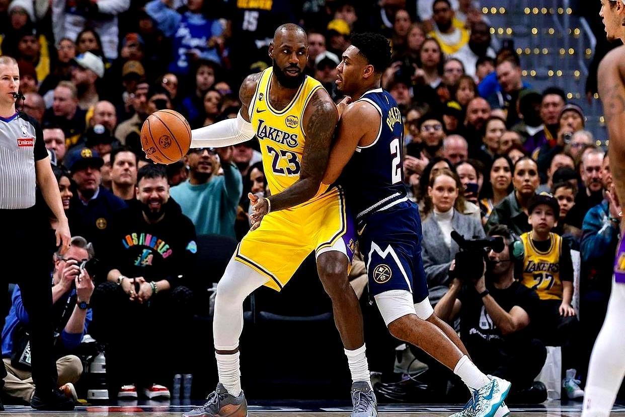 湖人打掘金，剧本老套却够劲。上半场被三分雨浇到落后16分，眼看要凉。
 
詹姆斯