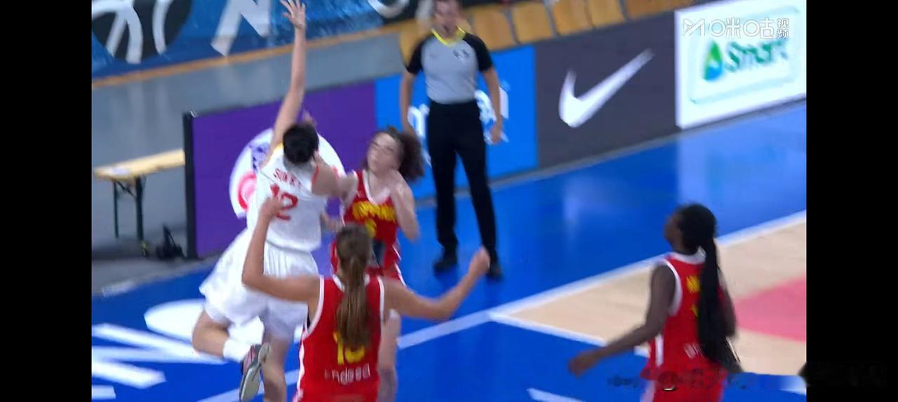 中国U17女篮为什么大比分不敌西班牙U17女篮？
今天晚上中国U17女篮36-7