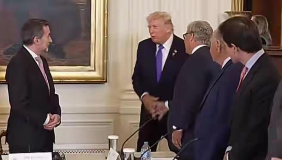 美国彻底梭哈了！科技围堵+资源掠夺+舆论围剿，中国这三招直接破局！
 
美国真要