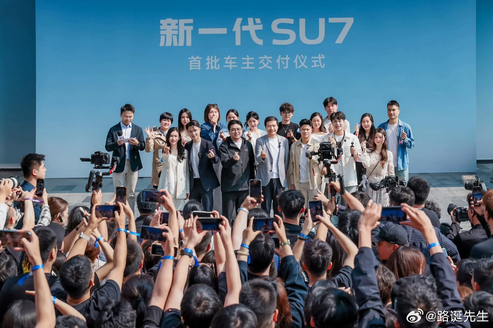 小米新SU7销售周报小米新SU7无论从锁单数据、门店数据来看，产品依然火爆。10