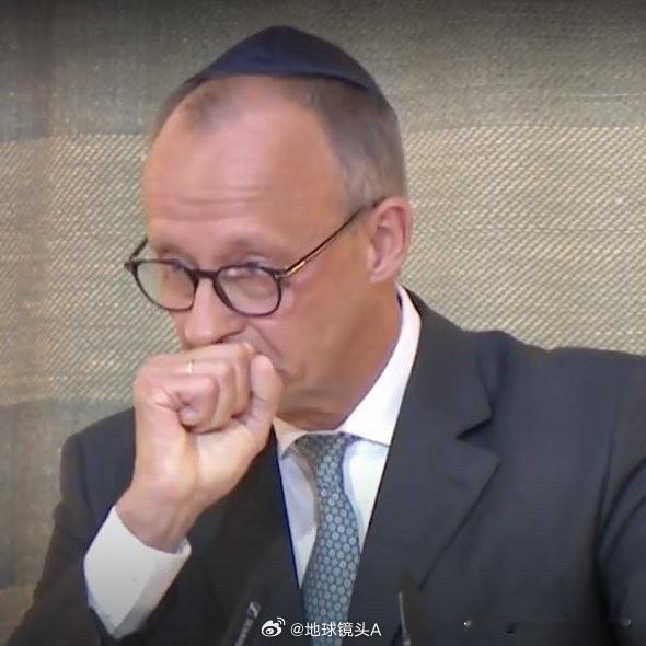 德国右翼选择党（AfD）在1月5日的一次民调中，历史性领先默茨领导的执政联盟。