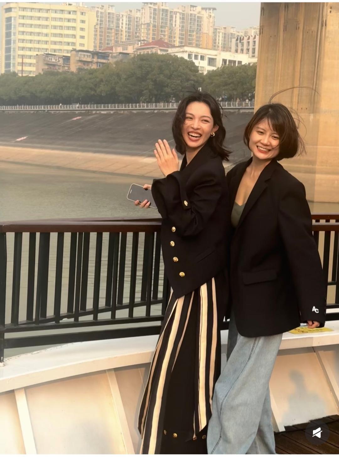 钟楚曦，这一笑，好洒脱。