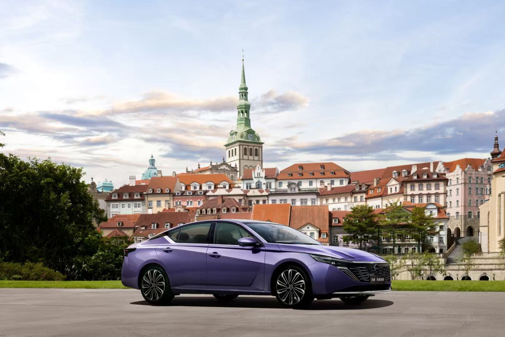 东风日产与华为乾崑合作上了！首个落地成果天籁·鸿蒙座舱正式亮相，全球首款鸿蒙座舱