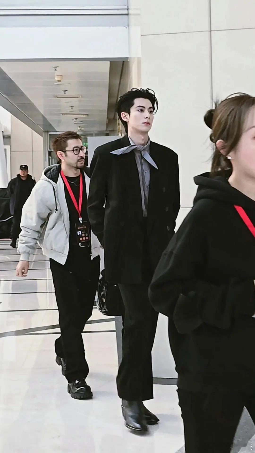 王鹤棣挑战一张照片封神....松弛拉满，气场全开[苦涩] ​​​