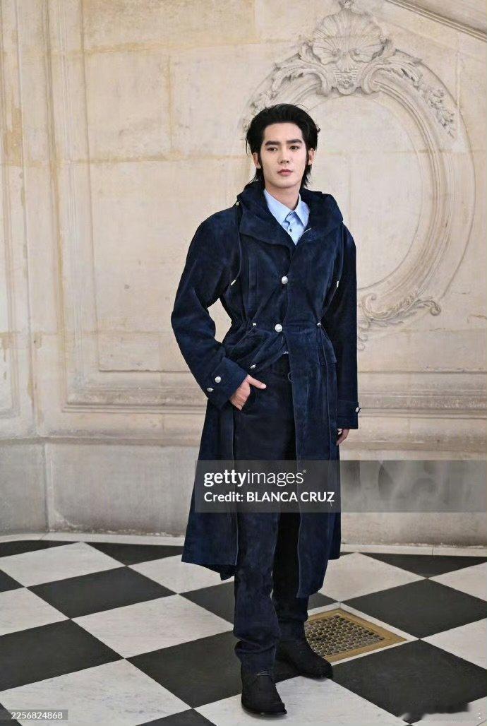 于适扛住了G社镜头于适又在巴黎展示中国功夫了于适巴黎时装周g社生图，又见于适展示