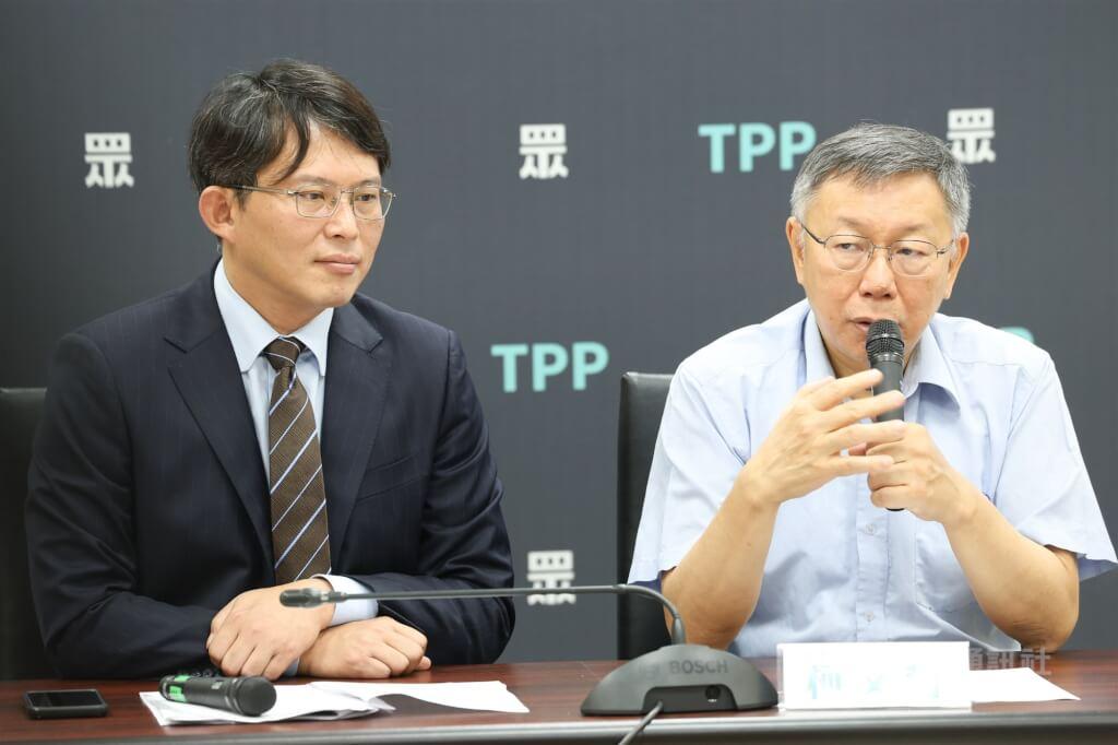 柯文哲已和黄国昌讨论党务

民众党8月召开党代表大会，2年条款并未变动。民众党主