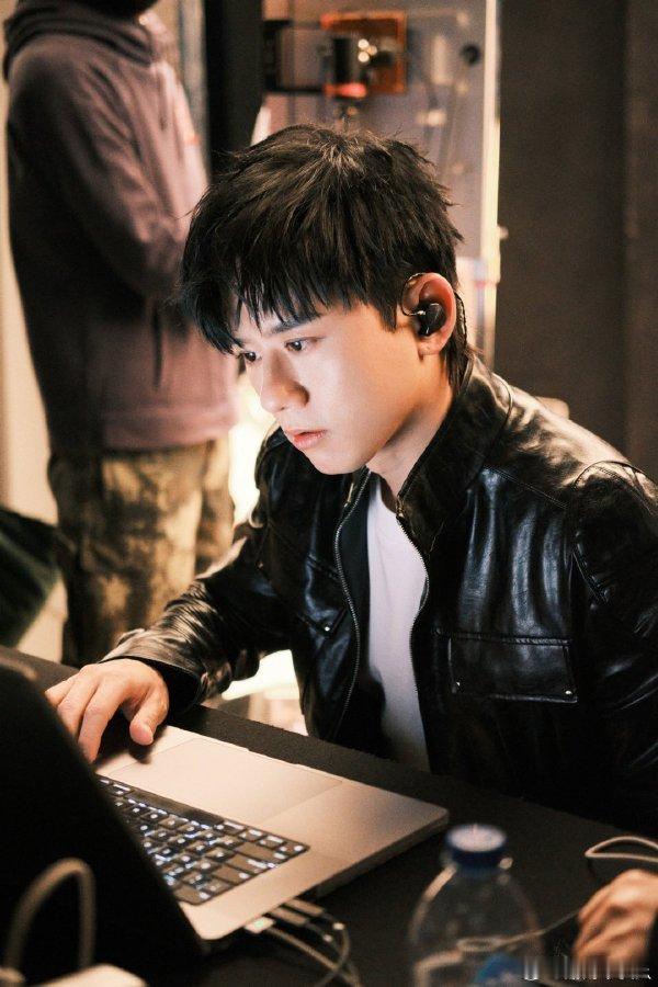 张杰献唱电影频道开播30周年主题曲就等张杰开口了！电影频道 30 周年主题曲稳了