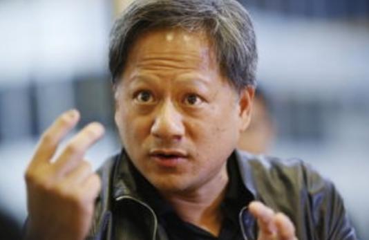 黄仁勋嘲讽美国政客没脑子，你把芯片白给解放军用，人家也不会用。据CNN报道，英伟