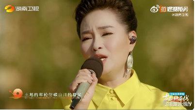 杨幂生万物主题曲感动外国观众 最动人的歌声从不需要翻译！雷佳用一曲《一穗沉土，一