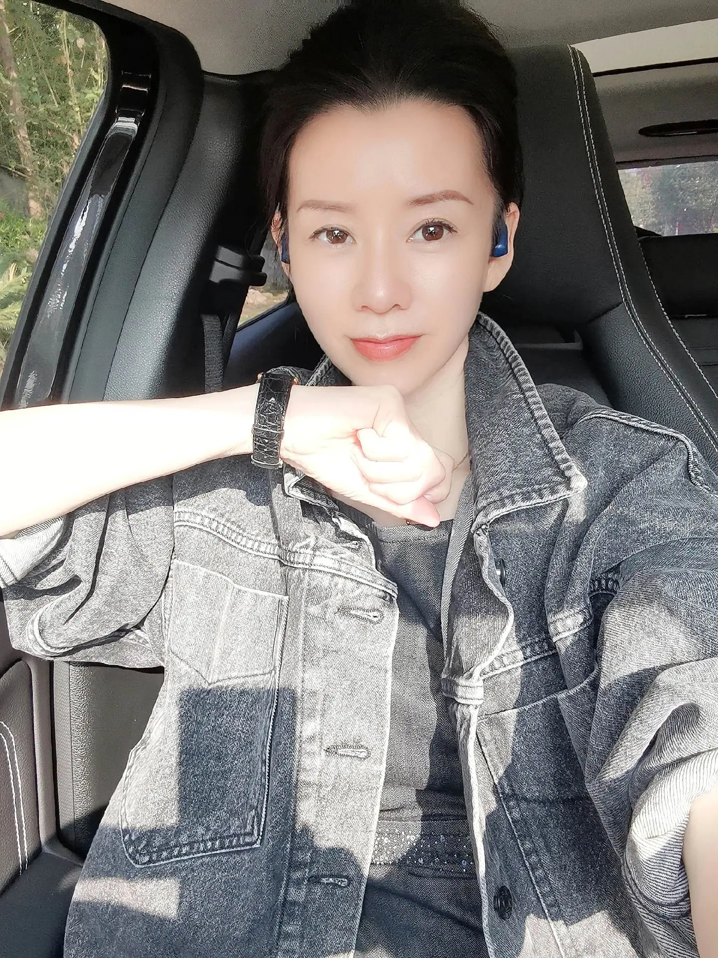 与念妥协，周全日子，与世妥协，善待自己。