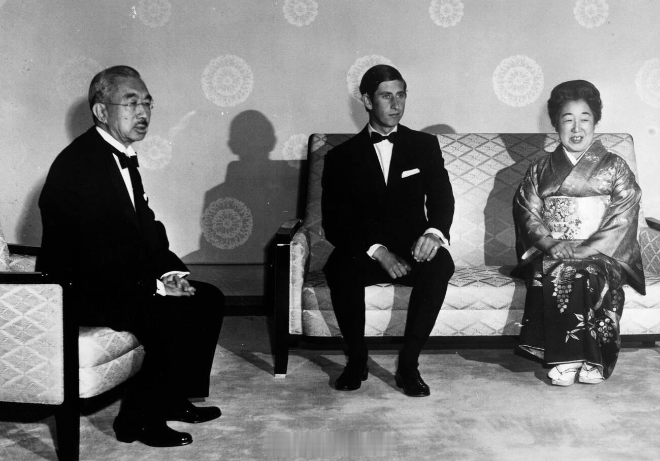 英国王室[超话]  1970年4月14日，威尔士亲王查尔斯王储在日本东京的皇宫拜
