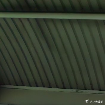 你坐在电脑前，打开了计算器。你输入你的月薪，减去房租，减去通勤，减去伙食，减去水