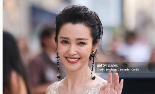 53岁李冰冰状态李冰冰巴黎高定周G社生图李冰冰巴黎高定周G社生图 ！！！好美啊！