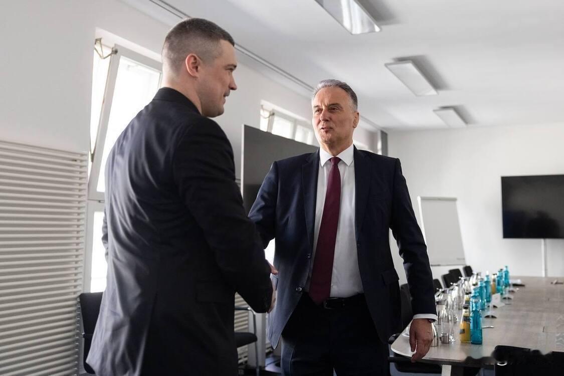 F-16适配导弹与反导方案：乌克兰扩大与德国顶尖军工企业Diehl Defenc