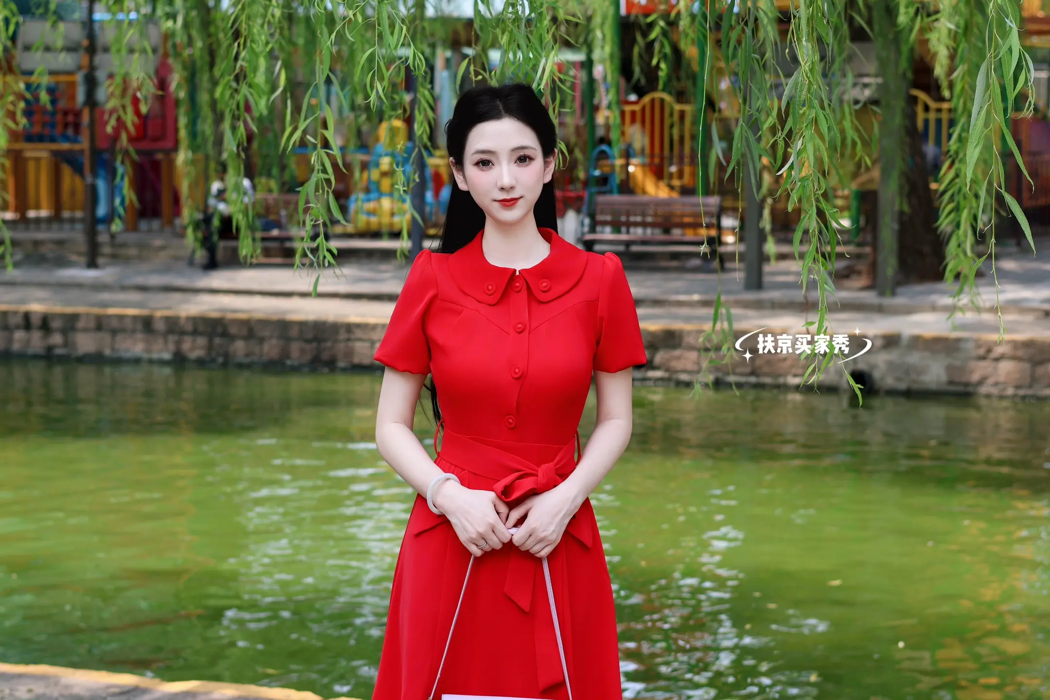 朋友说我像芦苇微微。