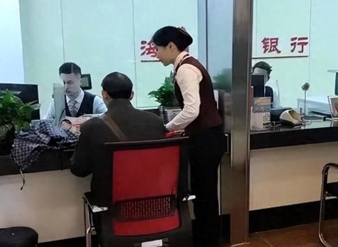 银行败诉了！浙江义乌，一位做生意的朱先生，把400万拆迁补偿存进银行办一年定期，