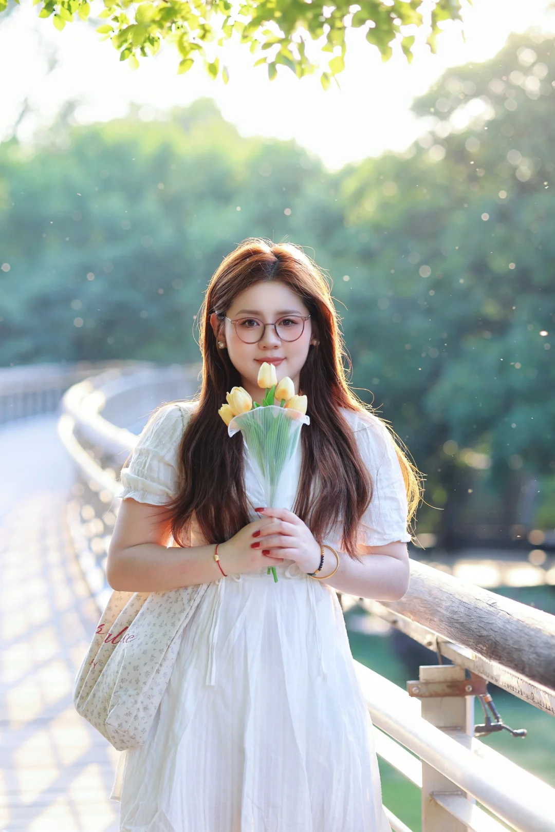 微胖穿搭🧚🏻‍♀️夏日小白裙和阳光也太配啦～