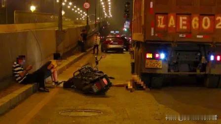 广州一家三口高架骑行翻车引争议！无知侥幸最害人
 
道路交通无小事，一念疏忽便可